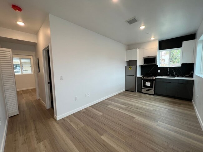 Building Photo - 5526 Blackwelder St