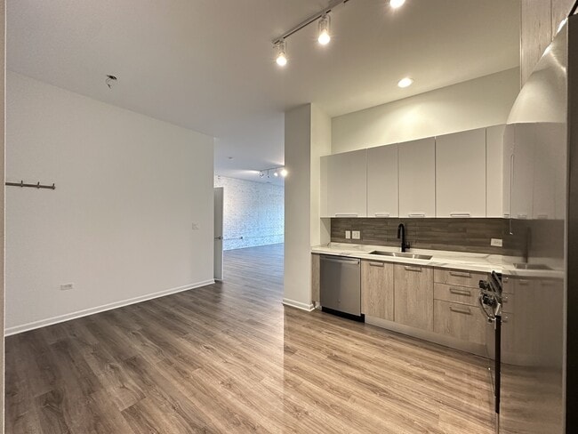 Building Photo - 2550 S Wabash Ave