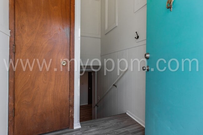 Building Photo - Spacious 3 Bedroom / 1 Bathroom Duplex | Gretna