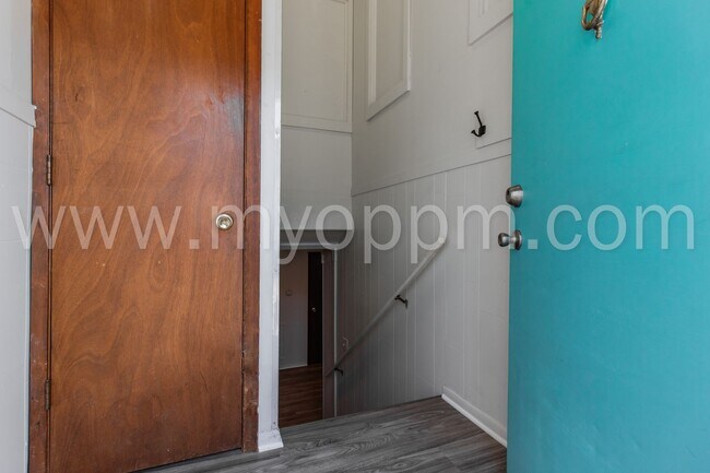 Foto del edificio - Spacious 3 Bedroom / 1 Bathroom Duplex | Gretna