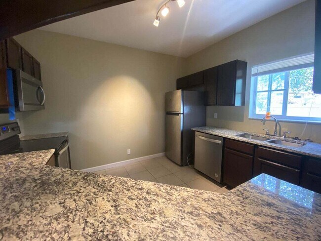 Building Photo - 1213 Colonial Palms Way