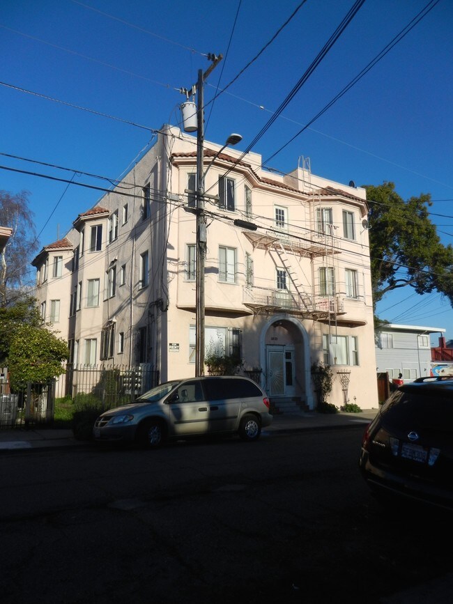 Building Photo - 5800 Walnut St