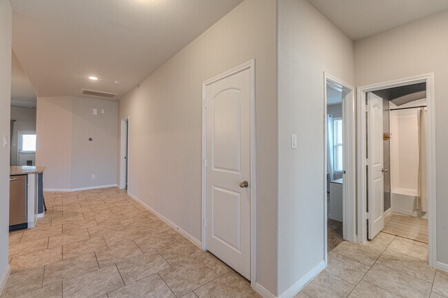 Foto del edificio - 14207 Irvine Rnch Trl