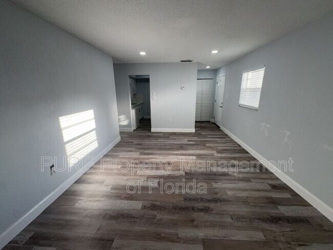 Foto del edificio - 1610 SE 25th St