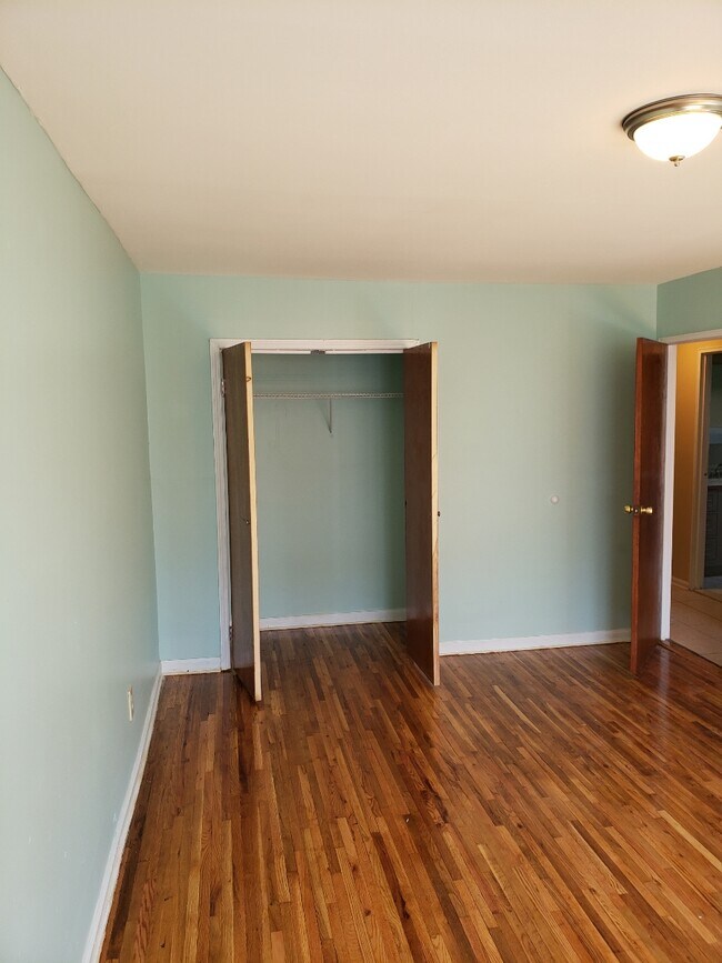 Foto del edificio - 714 E 83rd St