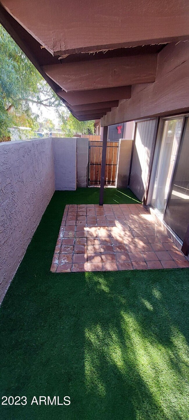 Building Photo - 834 S Casitas Dr