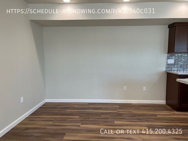 Building Photo - 724 Darwin St