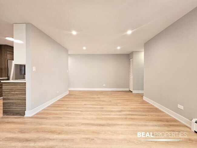 Building Photo - 1 bedroom in CHICAGO IL 60657
