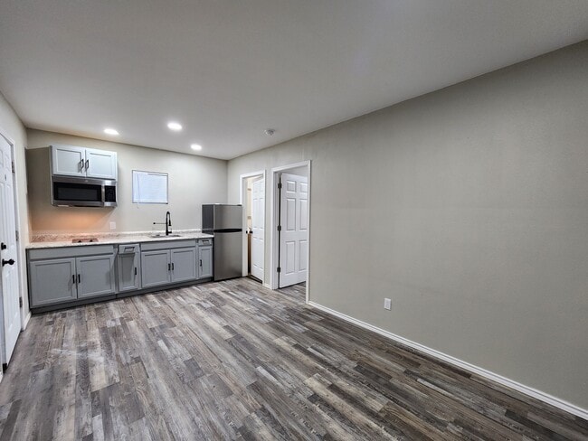 Building Photo - 1050 Shephard Dr