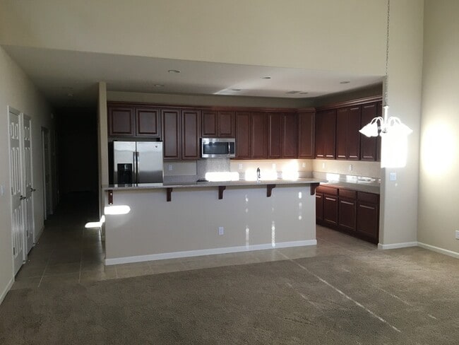 Building Photo - Large 3/2.5/2 Home on Virginia Lake in Gle...