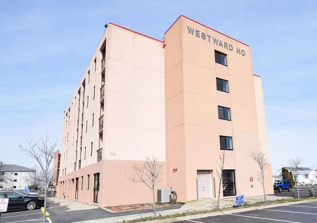 Building Photo - 2301 N Coastal Ave
