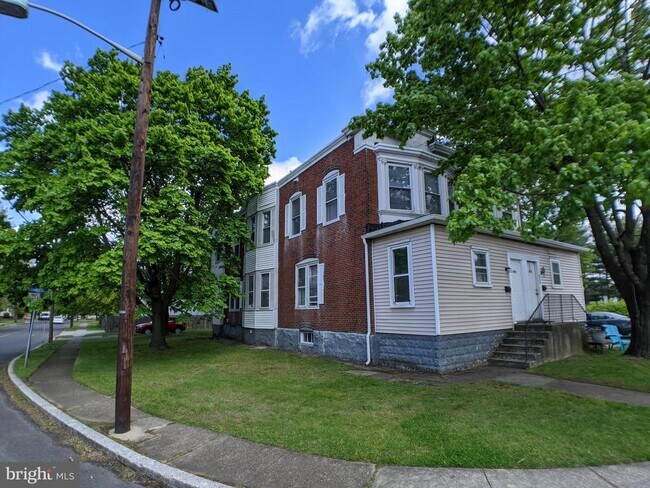 Building Photo - 401 Champion Ave