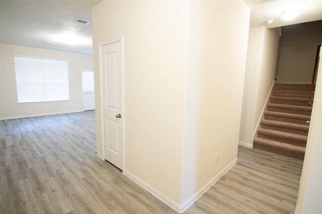 Foto del edificio - 6275 Brenwood Cir