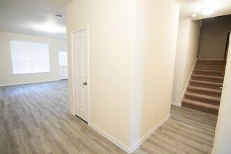 Building Photo - 6239 Brenwood Cir