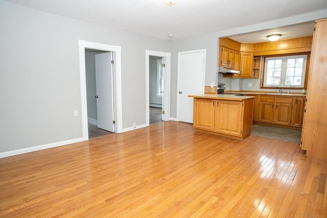 Building Photo - 303 Parker St