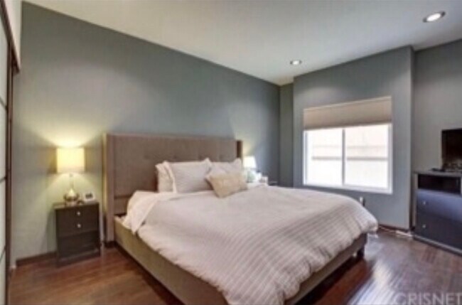 Foto del edificio - 5420 Sylmar Ave