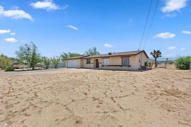 Foto del edificio - 15073 Mojave St