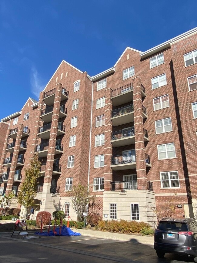 Building Photo - 390 W Mahogany Ct