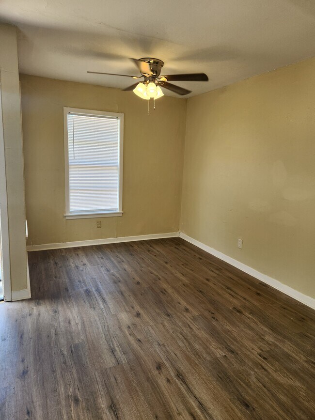 Comedor - 608 Campbell St