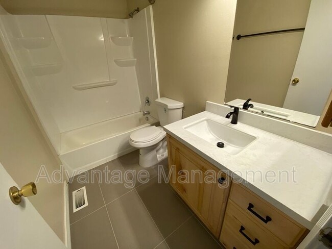 Foto del edificio - 122 N 1050 E