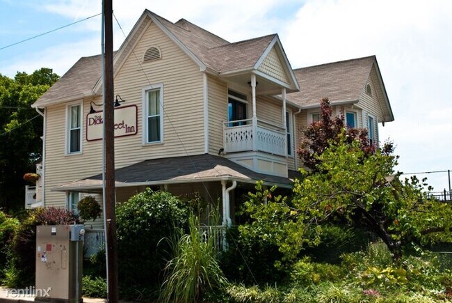 Building Photo - 5 br, 4 bath Apartment - 301 W. Dickson ST