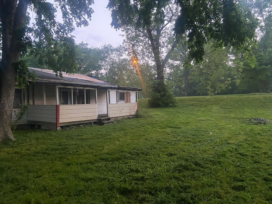 Building Photo - Handy Man Special! - $290 Month / $500 Down