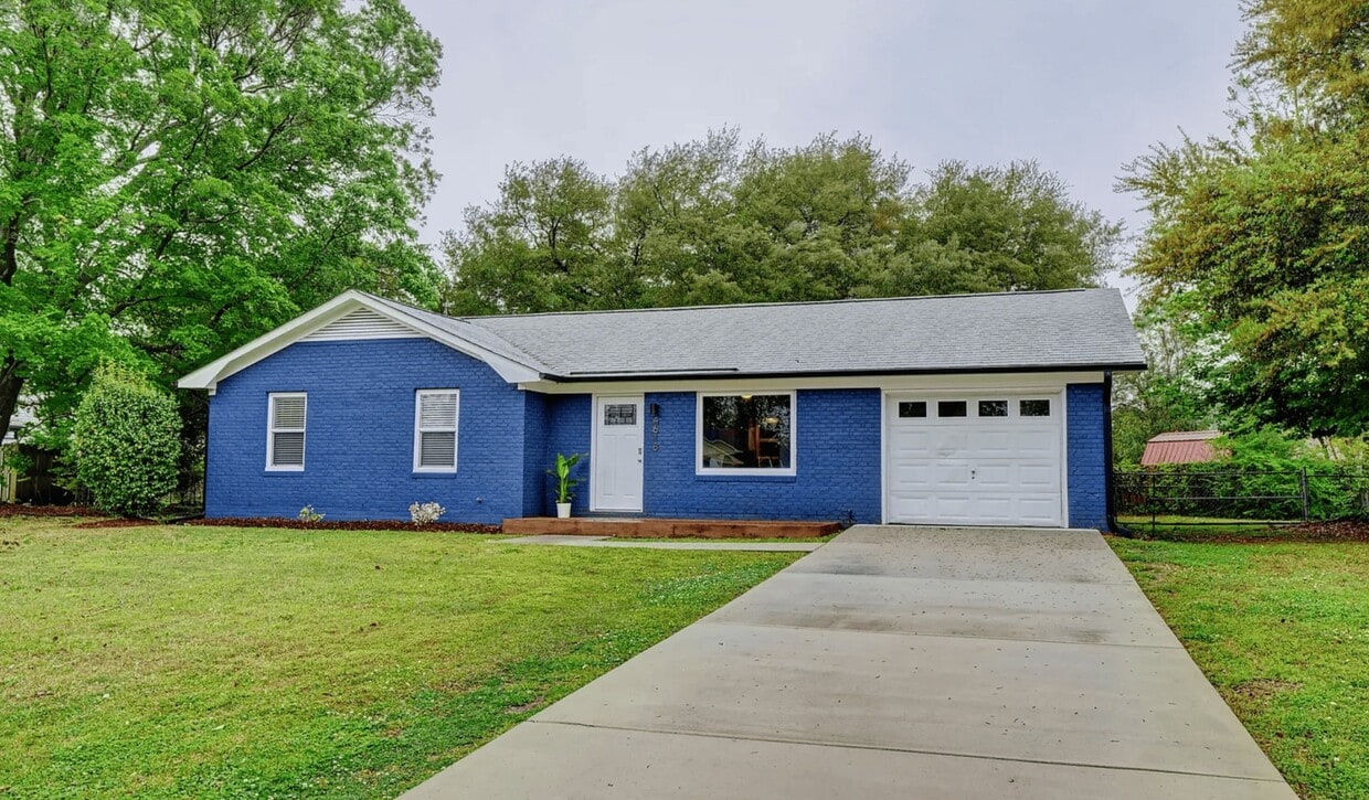 Photo - 4618 Trafalgar Rd