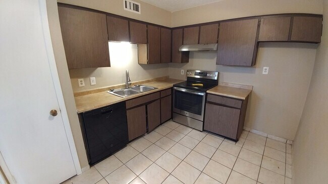 Foto del edificio - 4630 Country Creek Dr