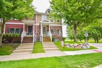 Building Photo - 267 SE Booth Ave