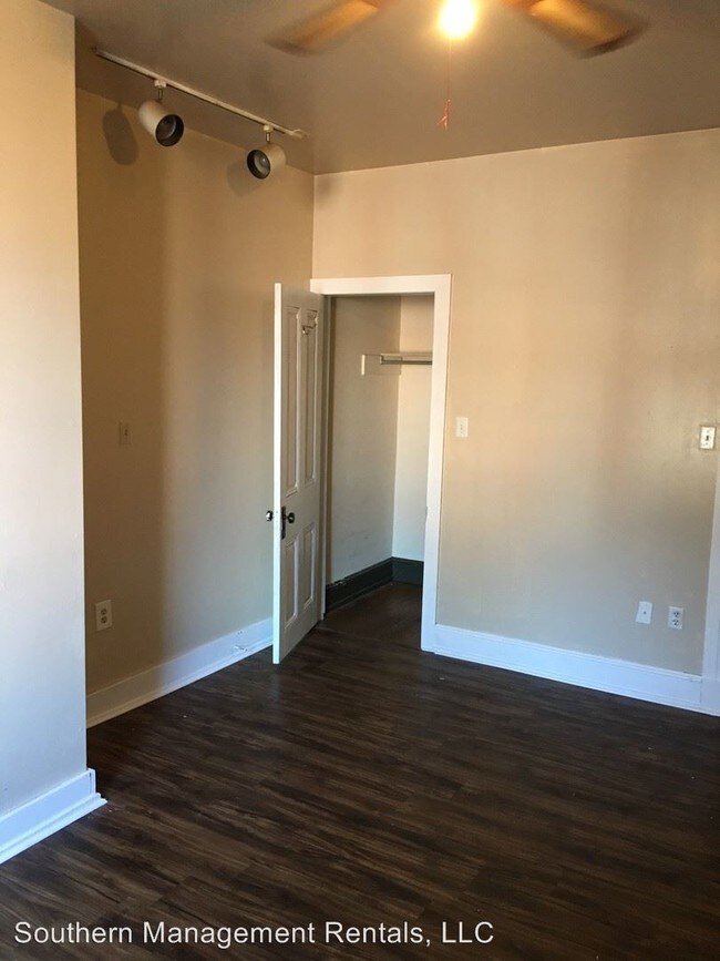 Foto del edificio - 383 E Market St