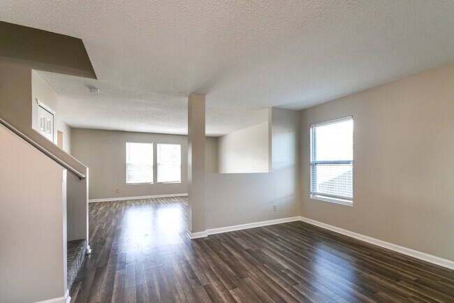 Foto del edificio - 958 Streamside Dr
