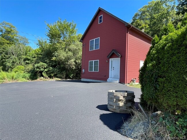 Building Photo - 214 Nelson Rd