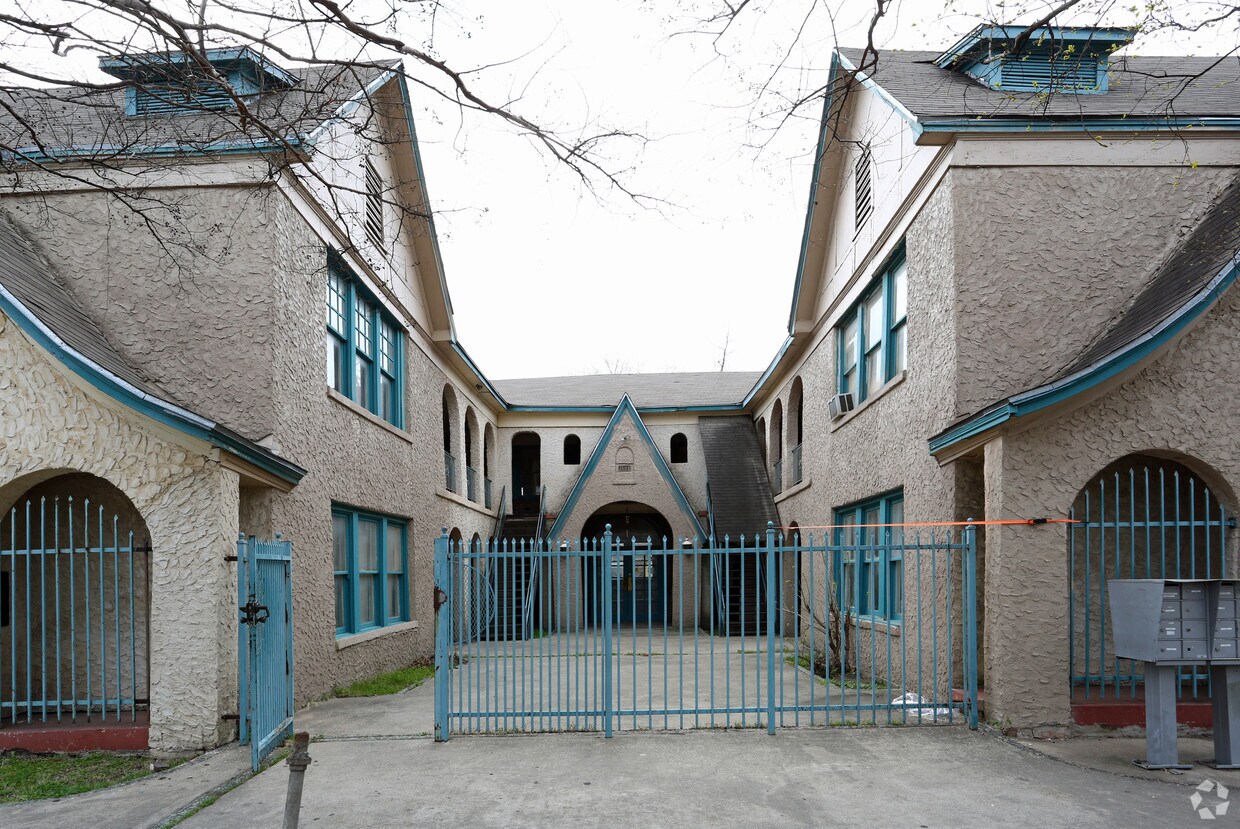 Building Photo - Las Brisas Manor