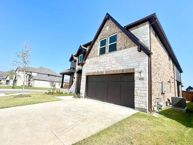 Building Photo - 6121 White Creek Dr