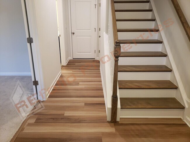 Foto del edificio - Luxury 3 Story 4 BD/3.5 Bath Townhome @ Sm...