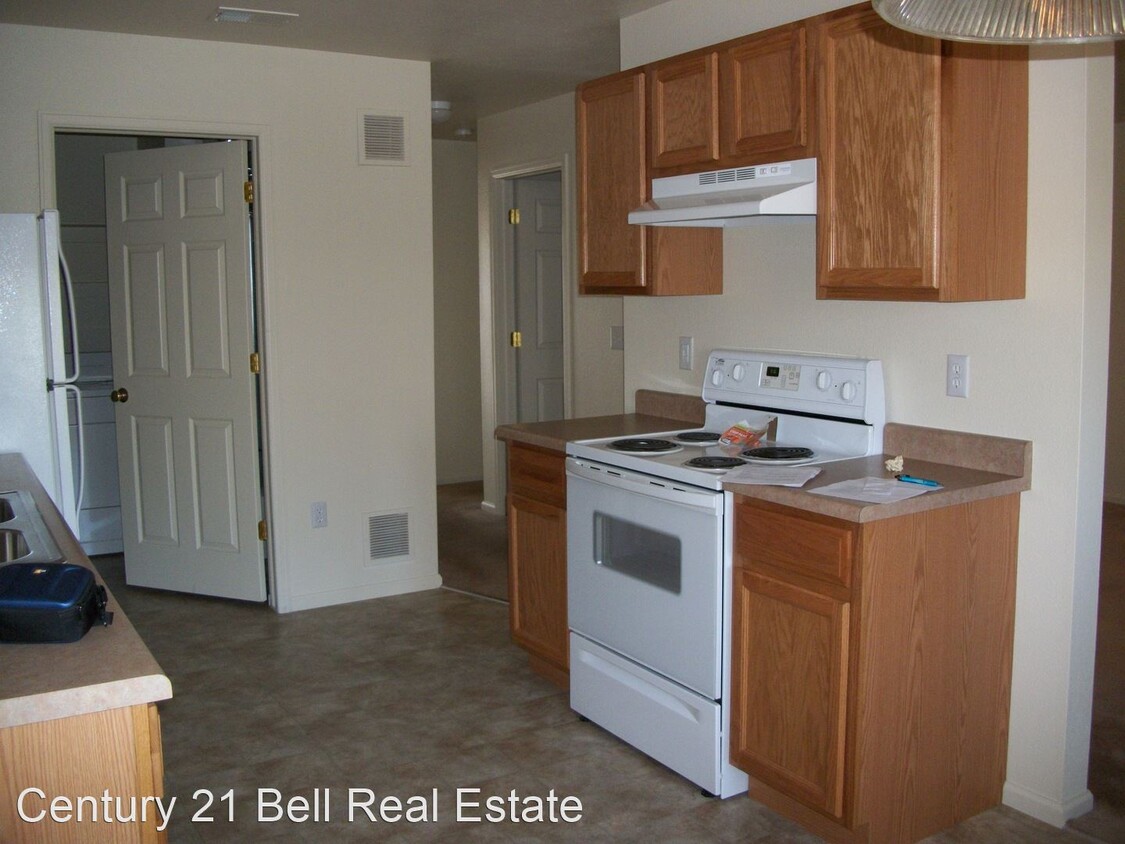 Primary Photo - 331 Hunters Way