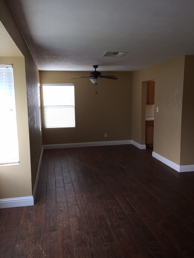 Foto del edificio - 3116 River Blvd