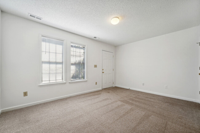 Foto del edificio - 8123 Farmlea Circle