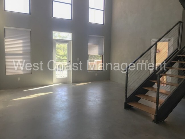 Building Photo - 1914 E 4th Ave