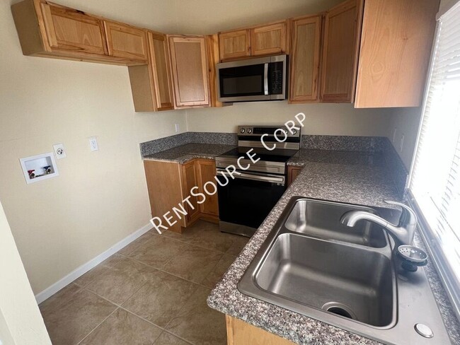 Foto del edificio - 2 Bedroom, 1 Bath Duplex For Rent in Calif...