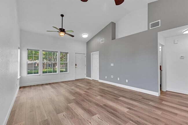 Foto del edificio - 112 Prairie Springs Loop