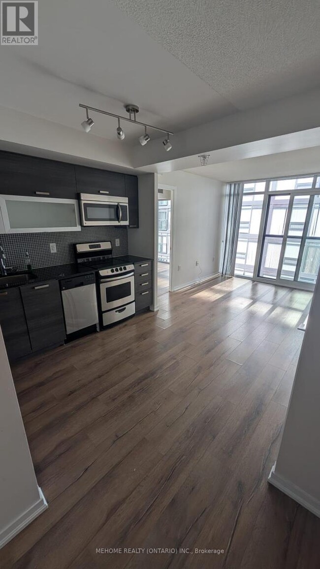 Building Photo - 36-LPH36 Lisgar St