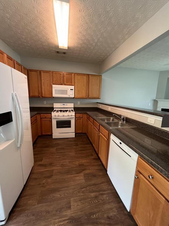 Foto del edificio - 4824 Walden Lake  Pointe