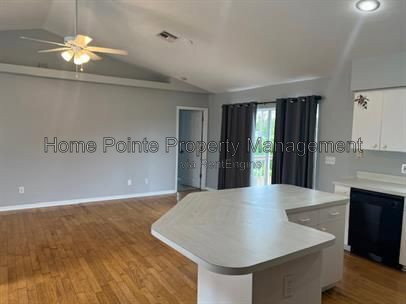 Foto del edificio - 18397 Sunflower Rd
