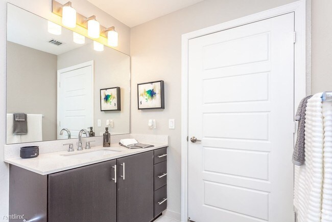 Building Photo - 2 br, 2 bath Apartment - 3750 Bird Rd