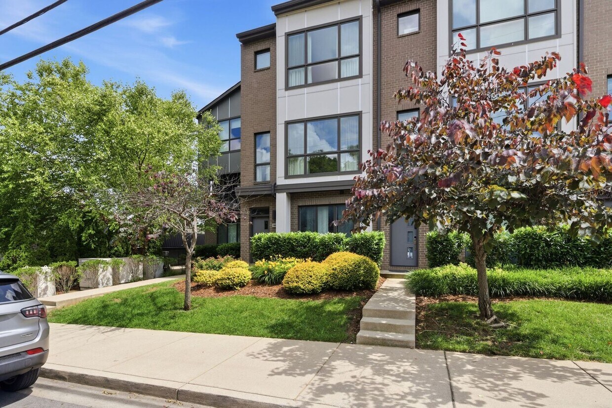 $500 RENT CREDIT if Leased by SEPT 1ST. Location, location, location! Modern Turnkey Townhome Ste... - Modern Turnkey Townhome Steps from 12 South | 3BD/3.5BA | Garage, W/D & HOA Included — $3,695/Mo