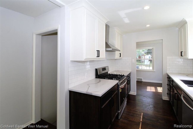 Building Photo - 2391 Oakshire Ave
