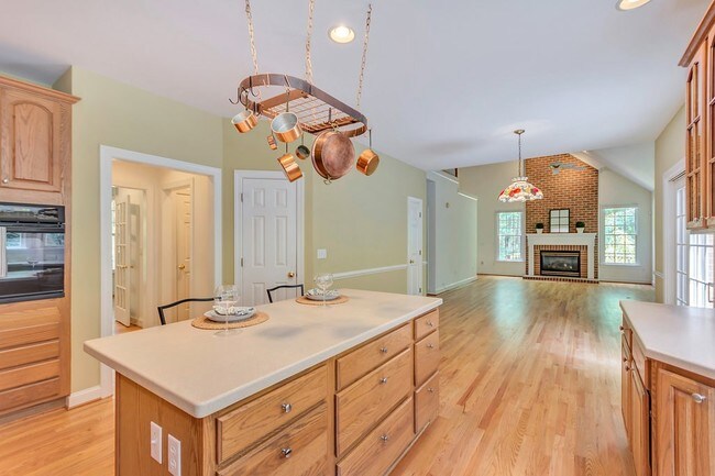 Foto del edificio - 2525 Wind River Rd
