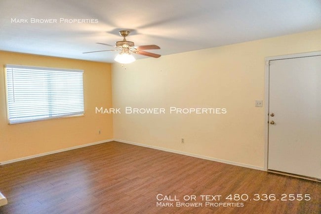 Building Photo - 1122 E Campus Dr