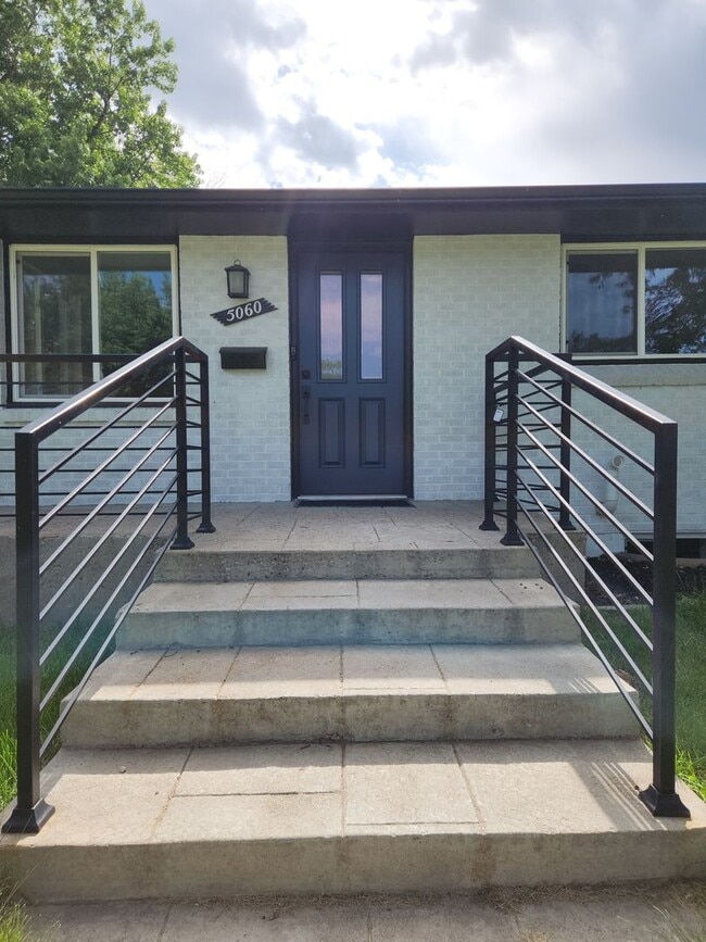 Completely renovated Ranch Style home in Englewood! - Completely renovated Ranch Style home in Englewood!